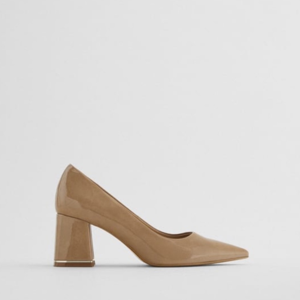 Patent Finnish wide heel shoes.